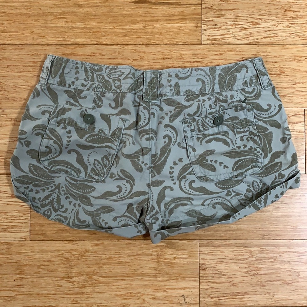 AE ✨ Shorts - Picture 2 of 3